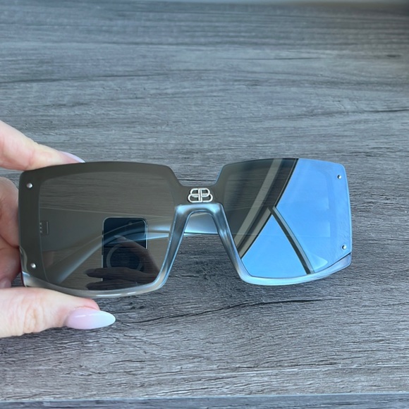 Balenciaga Sheild Square - Picture 1 of 3